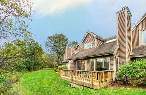 The Galena Territory House | Cozy 1 Bedroom, 2 Bath Townhome in the Galena Territory
