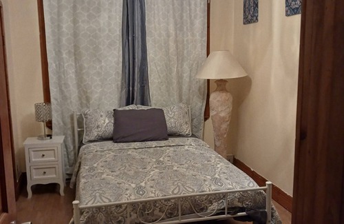 New Britain House | cozy 1 bedroom 3rd floor nice quiet and conveniently located next to everything.