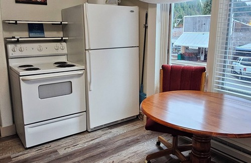 Metaline Falls Apartment | Cozy 1-bedroom apartment with AC, WiFi in serene Metaline Falls