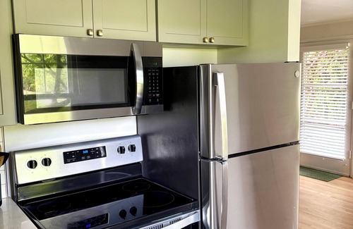 Mercer Island Apartment | Cozy 1-bedroom apartment in charming Mercer Island with WiFi, tennis courts