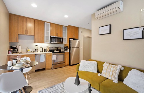 Pico Apartment | Cozy 1-bedroom apartment in fabulous Santa Monica with Free Parking, AC