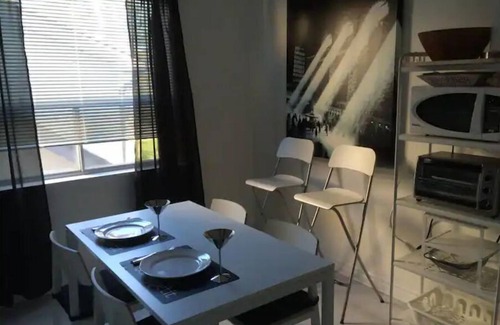 Port Credit Apartment | Cozy 1 Bedroom apartment near the Lake