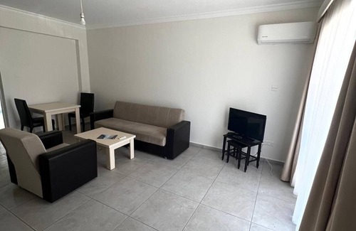 Trikomo Apartment | Cozy 1-bedroom apartment in Iskele with WiFi, AC, pool and restaurant