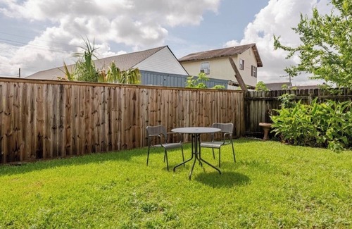 Desire Area Apartment | Cozy 1 bedroom apartment, 7 minutes away from the French Quarter!