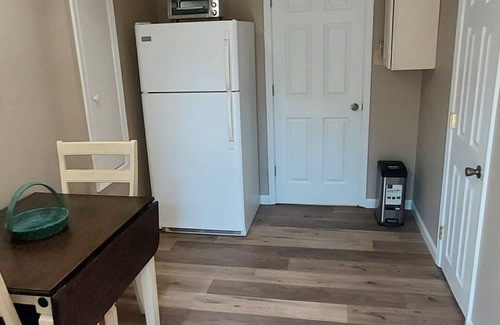 Newington Apartment | Cozy 1-bedroom apartment in charming Springfield with AC, WiFi