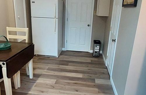 Newington Apartment | Cozy 1-bedroom apartment in charming Springfield with AC, WiFi