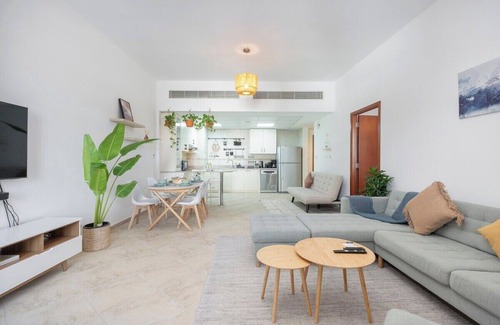 Motor City Apartment | Cozy 1-Bedroom Apartment for 5 in Motor City!
