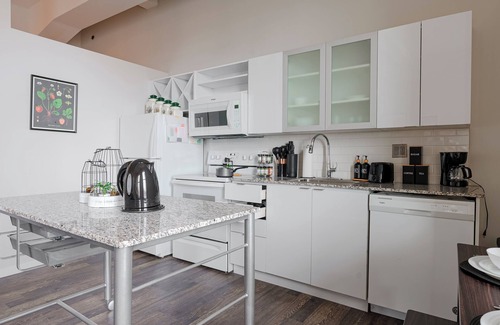 Downtown Cincinnati Apartment | Cozy 1-Bedroom apartment with fitness room, WiFi in Charming Cincinnati