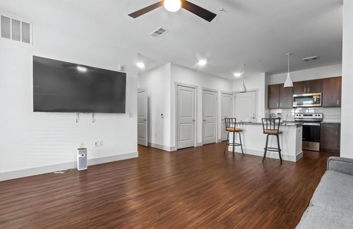 The Colony Apartment | Cozy 1-bedroom apartment in brilliant Lewisville with AC, fitness room, WiFi