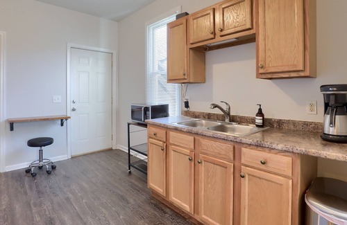 Middletown House | Cozy 1 bedroom Apartment-- 15 minutes form Hershey!