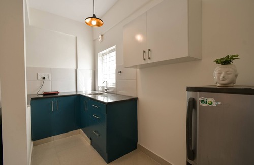 Palm Meadows Apartment | Cozy 1-bedroom apartment in charming Bengaluru with WiFi, AC