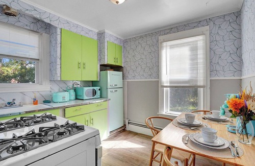 Rochester Apartment | Cozy 1-bedroom apartment, central to all of Rochester