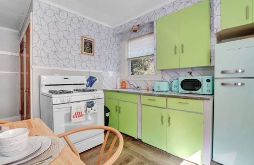 Rochester Apartment | Cozy 1-bedroom apartment, central to all of Rochester