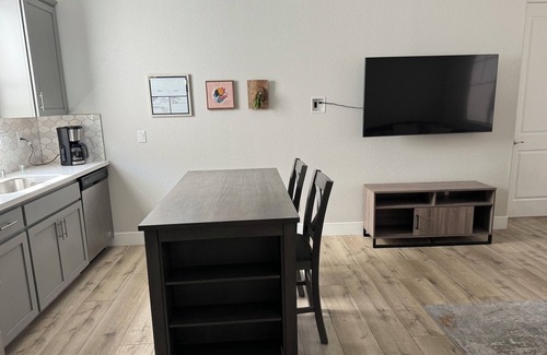 Roseville Apartment | Cozy 1-bedroom apartment in charming Roseville with WiFi, AC
