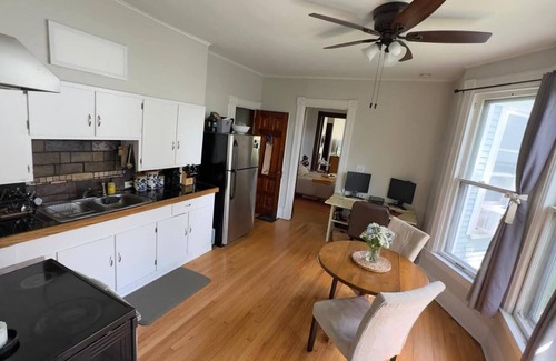 Ypsilanti Apartment | Cozy 1-bedroom apartment with WiFi, AC in charming Ypsilanti.