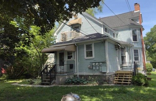 Ypsilanti Apartment | Cozy 1-bedroom apartment with WiFi, AC in charming Ypsilanti.