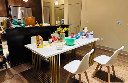 West Bellevue Apartment | Cozy 1-bedroom apartment in charming Bellevue with WiFi