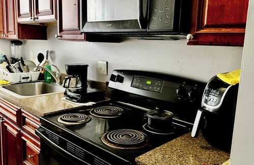 Hartford Apartment | Cozy 1-bedroom apartment in awesome Hartford with fitness room, WiFi