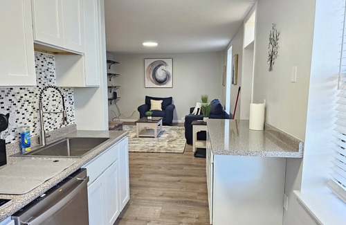 Hartford Apartment | Cozy 1-bedroom apartment in charming Hartford with WiFi