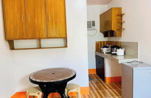 Tawala Apartment | Cozy 1-bedroom apartment with WiFi, AC with Kitchenette in gorgeous Panglao