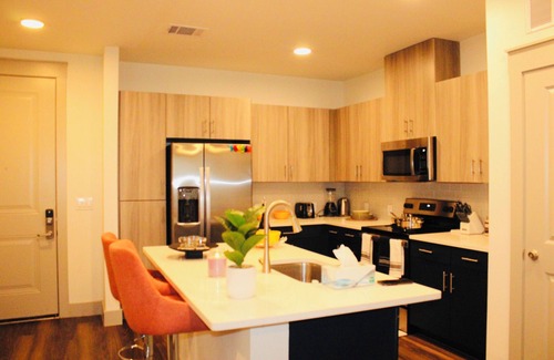 Addison Apartment | Cozy 1-bedroom apartment in delightful Addison with fitness room, WiFi