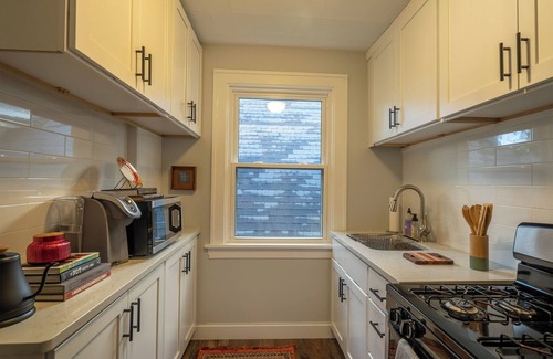 Downtown Buffalo Apartment | Cozy 1-bedroom apartment in the lovely Elmwood Village