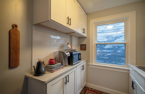 Downtown Buffalo Apartment | Cozy 1-bedroom apartment in the lovely Elmwood Village