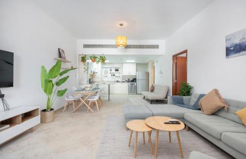 Motor City Apartment | Cozy 1-Bedroom Apartment for 5 in Motor City!