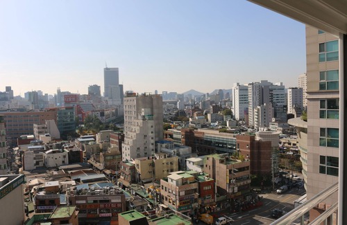 Sindang-dong Apartment | Cozy 1-bedroom apartment in wonderful Seoul with AC, WiFi near Metro and Mall