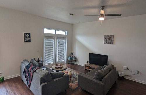 Mueller Apartment | Cozy 1 bedroom Apartment down ATX