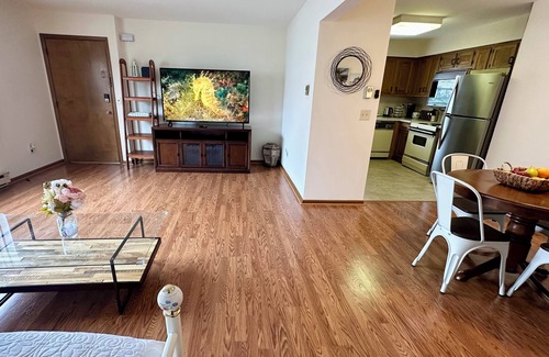 Wall Apartment | Cozy 1 bedroom apartment, just 2 houses from beach