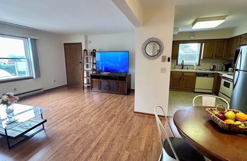 Wall Apartment | Cozy 1 bedroom apartment, just 2 houses from beach