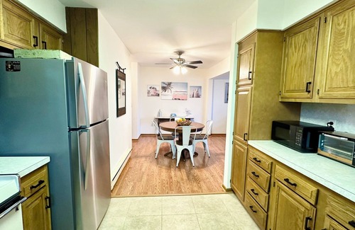 Wall Apartment | Cozy 1 bedroom apartment, just 2 houses from beach