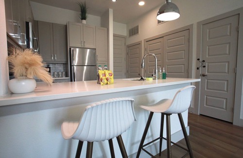 Deep Ellum Apartment | Cozy 1-bedroom apartment in free coffee bar Dallas with AC, fitness room, WiFi
