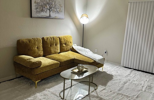 Dallas Apartment | Cozy 1-bedroom apartment in lovely Dallas with AC, WiFi and family friendly.