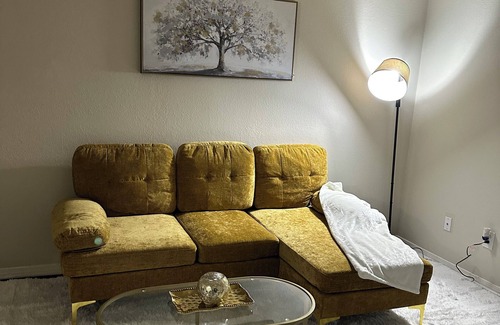 Dallas Apartment | Cozy 1-bedroom apartment in lovely Dallas with AC, WiFi and family friendly.