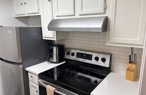 Northwest Dallas Apartment | Cozy 1-bedroom apartment in perfect Dallas with AC, WiFi