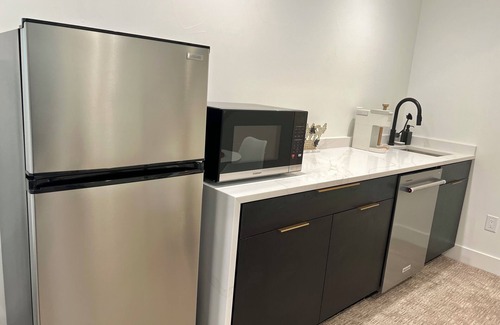 West Colfax Apartment | Cozy 1-bedroom apartment in fantastic Denver with WiFi, AC, Laundry and more!