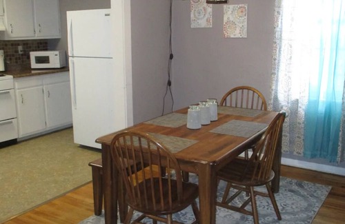 Newton Apartment | Cozy 1-bedroom apartment on square in Newton