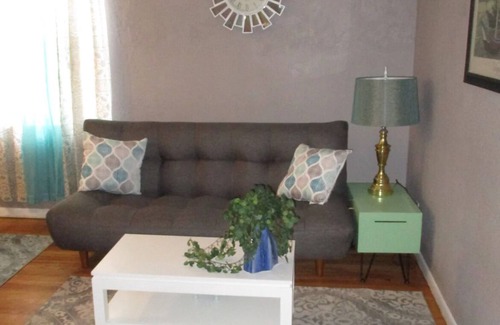 Newton Apartment | Cozy 1-bedroom apartment on square in Newton