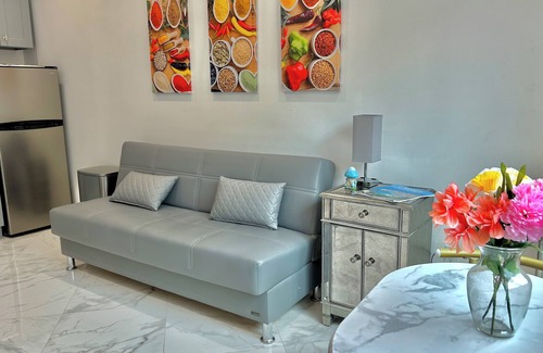 Queens Apartment | Cozy 1-Bedroom Apartment 15 Minutes To Manhattan!