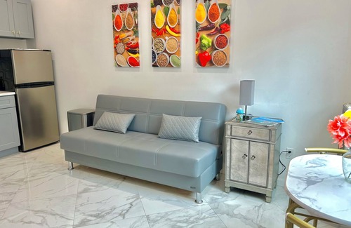 Queens Apartment | Cozy 1-Bedroom Apartment 15 Minutes To Manhattan!
