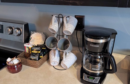 West Columbia Apartment | Cozy 1-bedroom apartment in nice Shade with AC, WiFi