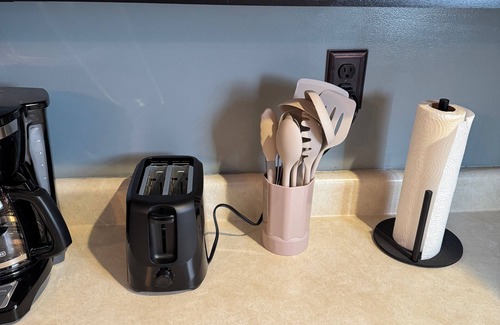 West Columbia Apartment | Cozy 1-bedroom apartment in nice Shade with AC, WiFi