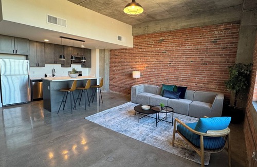 Downtown Toledo Apartment | Cozy 1-bedroom apartment in Downtown Toledo. Wifi, gym, and pet friendly!
