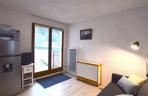 Bernex Apartment | Cozy 1-Bedroom Apt in Bernex - Ski-In/Ski-Out, WiFi, Pet-Friendly, Near Evian & Lake Geneva