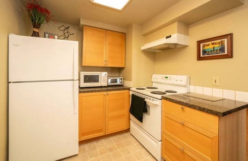 Alki Apartment | Cozy 1-bedroom apt overlooking Puget Sound, Olympic mtns, Alki Beach, Seattle