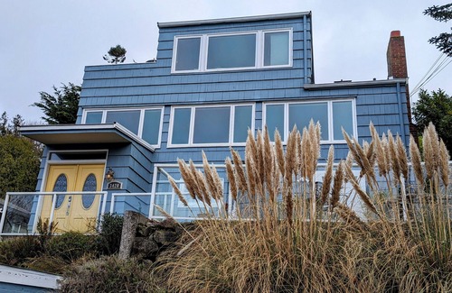 Alki Apartment | Cozy 1-bedroom apt overlooking Puget Sound, Olympic mtns, Alki Beach, Seattle