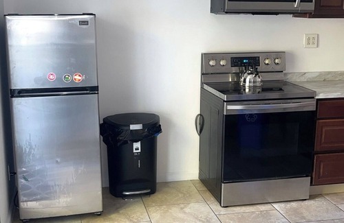 Belleville House | Cozy 1-bedroom Apt with WiFi and beautiful backyard view
