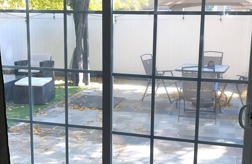 Belleville House | Cozy 1-bedroom Apt with WiFi and beautiful backyard view